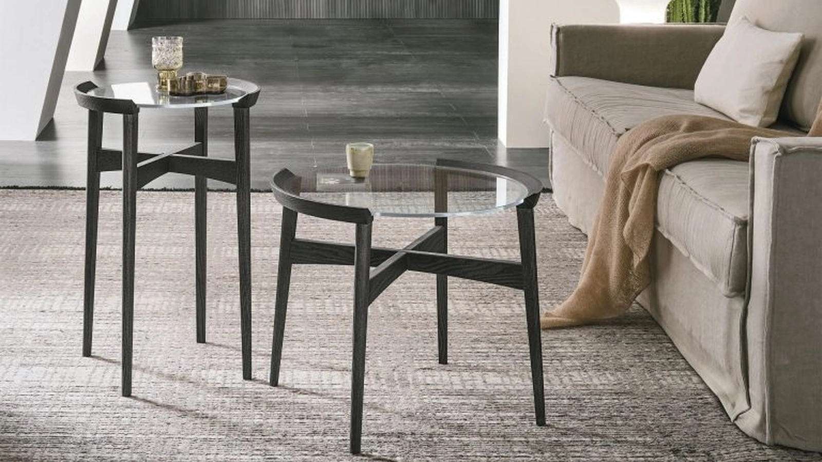 Tavolino rotondo con top in vetroi Bloom di Tomasella