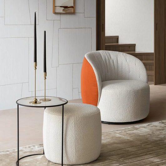 Tavolino Jarvis con top in gres calacatta e base in metallo di Le Comfort