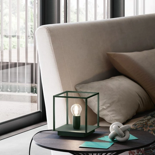 Lampada da tavolo Link in metallo laccato di Le Comfort