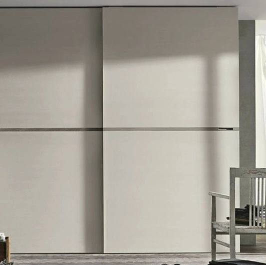 Armadio con anta scorrevole Meridiana in laccato opaco di Tomasella