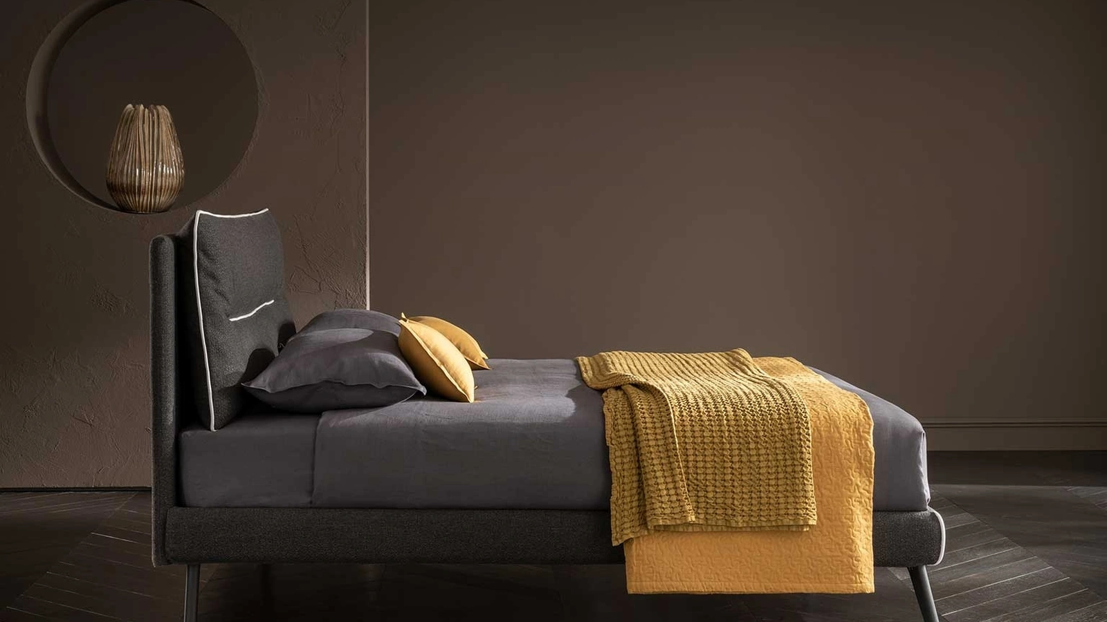 Letto in tessuto con testiera Soul Creta di Altrenotti