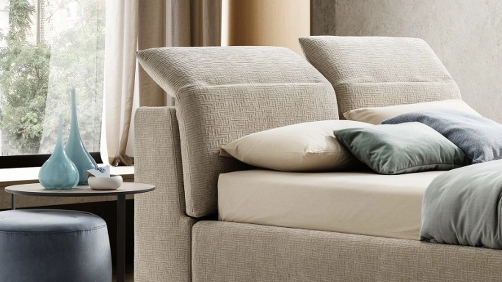 Letto in tessuto imbottito con testiera reclinabile Apollo di Le Comfort