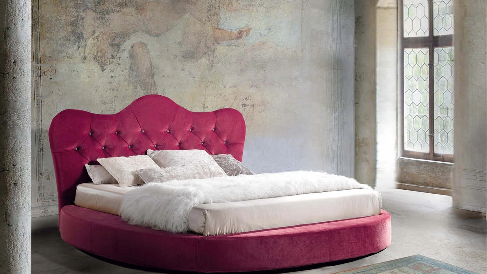 Letto tondo in tessuto con testiera sagomata Bacio di Lettissimi