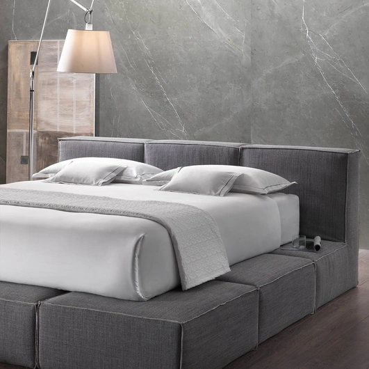 Letto di design in tessuto imbottito Designer QB di Altrenotti