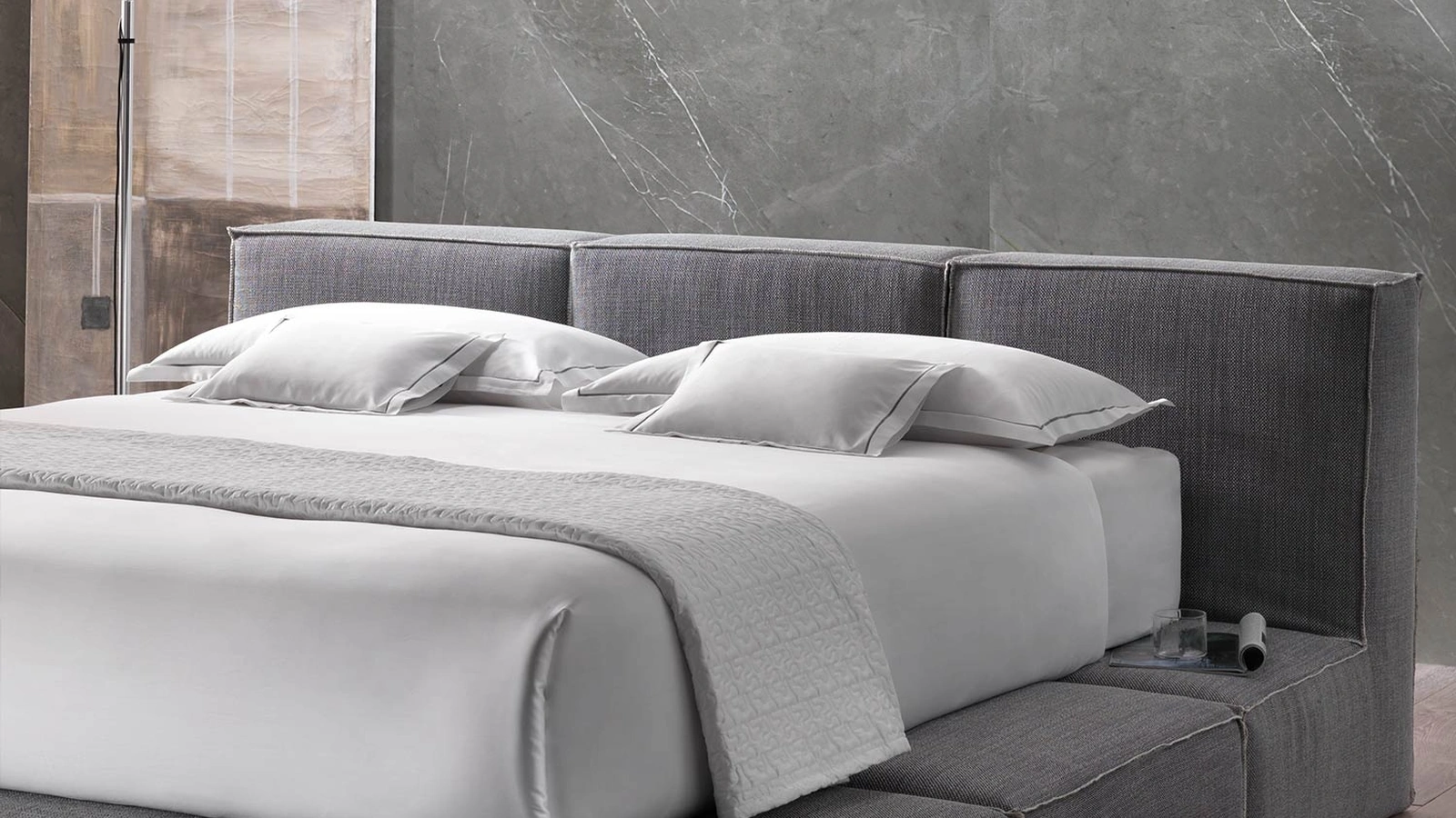 Letto di design in tessuto imbottito Designer QB di Altrenotti