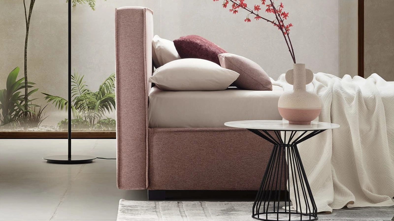 Letto in tessuto imbottito con testiera Ipanema di Le Comfort