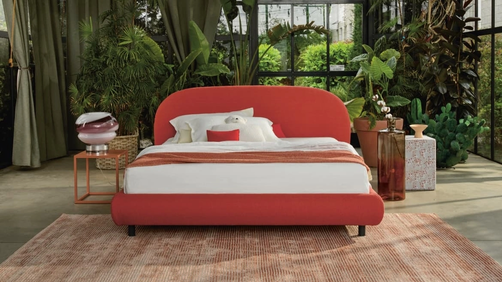 Letto Simplicity More M02 con testiera arrotondata di Dorsal