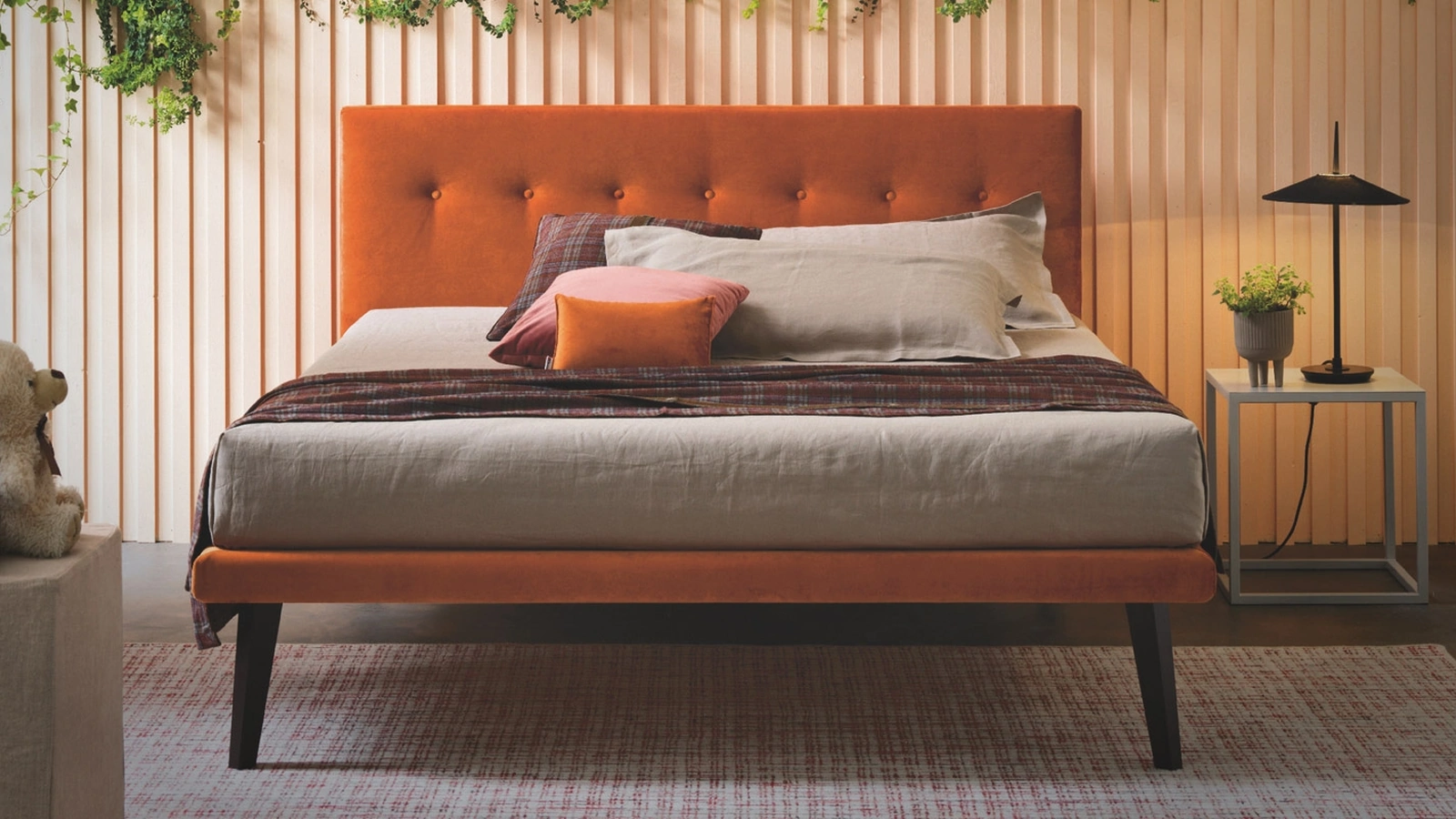 Letto con testiera trapuntata Simplicity Project C55 di Dorsal