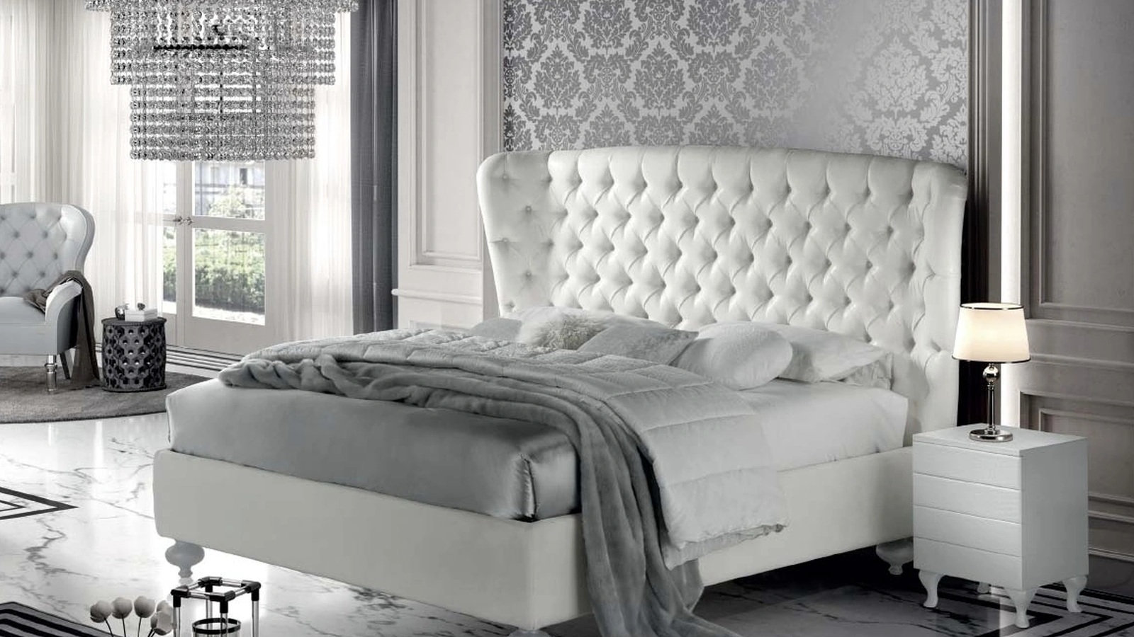 Letto con ampia testiera in pelle trapuntata Verdi di Stilfar