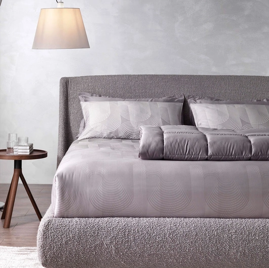 Letto in tessuto con testiera Why Not Camellia di Altrenotti
