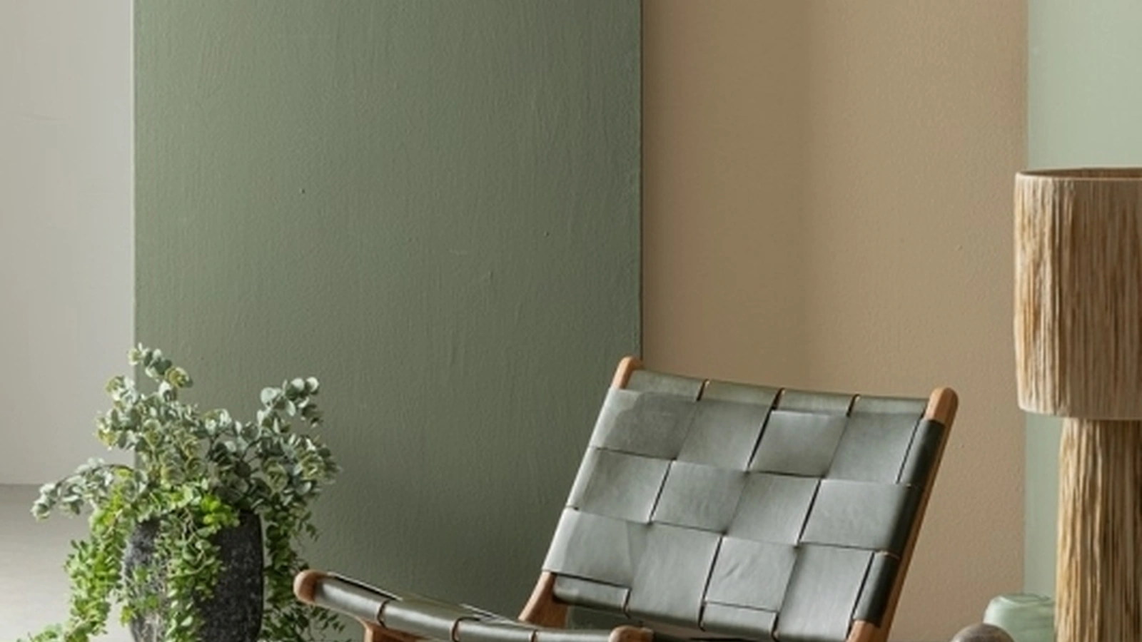 Poltroncina Lounge in pelle e teak Joanna di Bizzotto