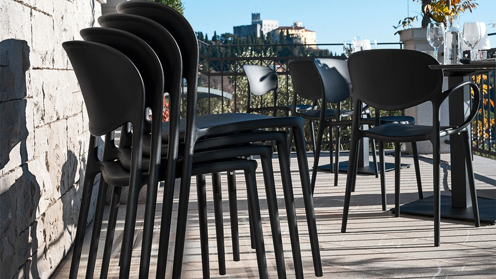 Sedia impilabile in polipropilene Abby di Connubia