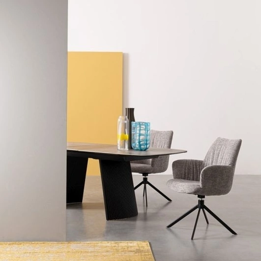 Sedia Alexander in tessuto imbottito di Bizzotto