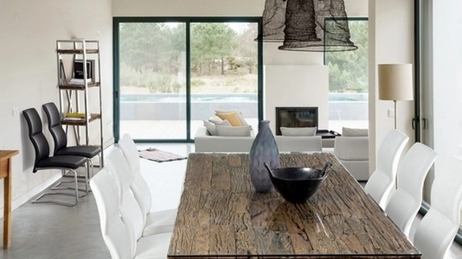 Tavolo Stanton con top in legno riciclato e vetro di Bizzotto