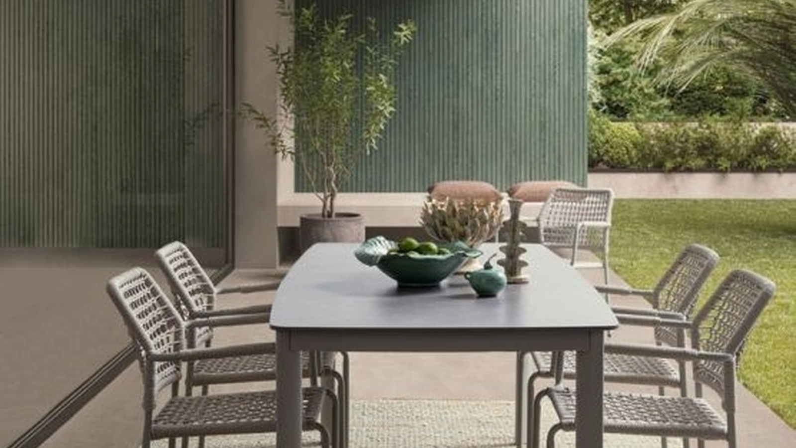 Tavolo Alcora con top in pietra di Bizzotto