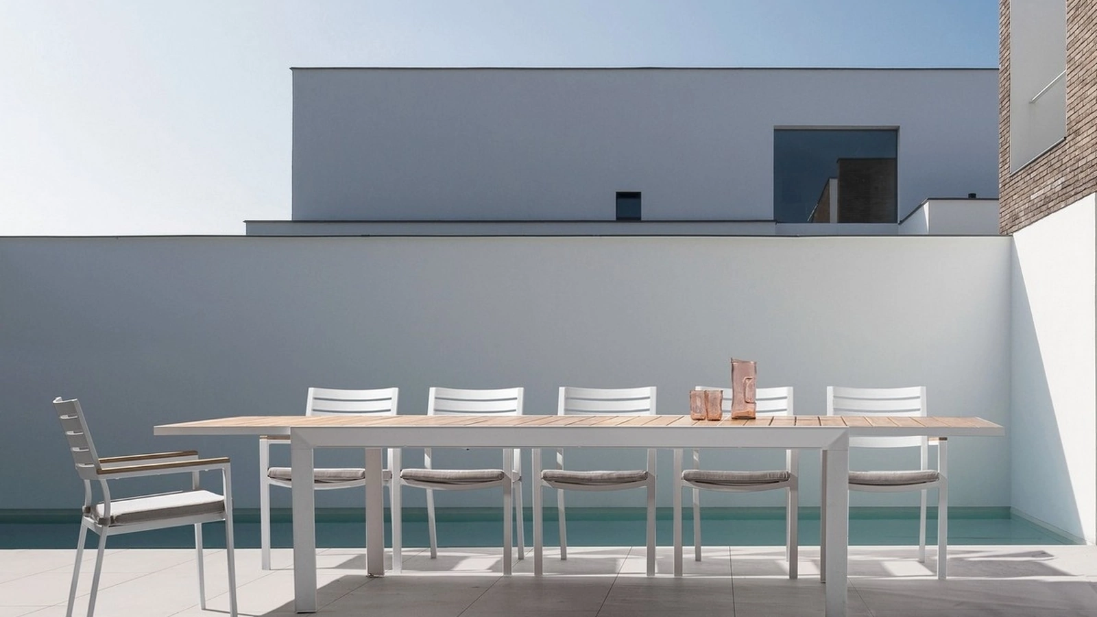 Tavolo Belmar in alluminio effetto legno di Bizzotto